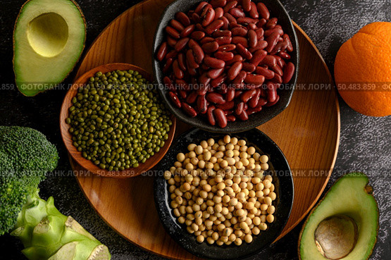 legumes and fruit on a black cement floor background. Стоковое фото, агентство Ingram Publishing / Фотобанк Лори