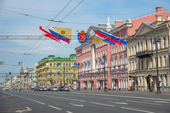Летний день на Невском проспекте. Санкт-Петербург (2024 год). Редакционное фото, фотограф Анна Карасева / Фотобанк Лори