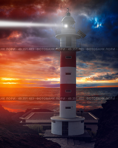 Lighthouse Punta de Teno is Tenerife on the Atlantic Ocean. Lighthouse Punta de Teno . Стоковое фото, агентство Ingram Publishing / Фотобанк Лори