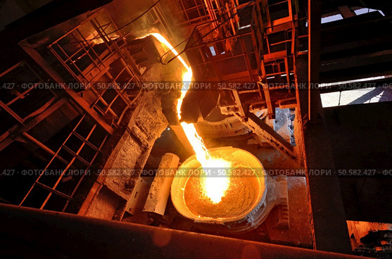 Liquid metal from blast furnace on trail. Стоковое фото, агентство Ingram Publishing / Фотобанк Лори
