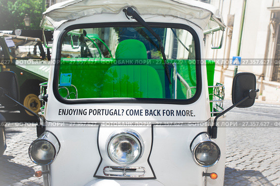 Lisbon, Portugal - August 05, 2017: taxi Tuk Tuk on the road of Lisbon. Стоковое фото, фотограф Irina Kuchugurina/Gaudy / Фотобанк Лори