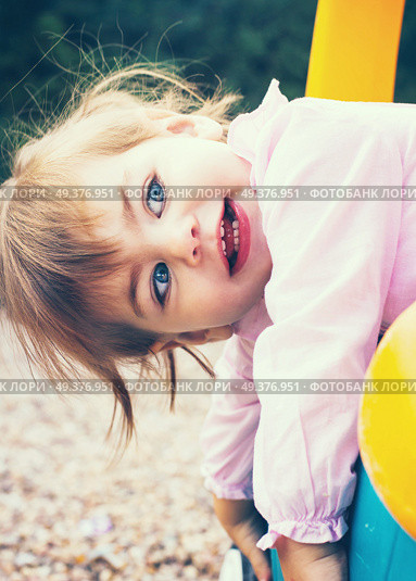 Little girl playing at the park . Стоковое фото, агентство Ingram Publishing / Фотобанк Лори