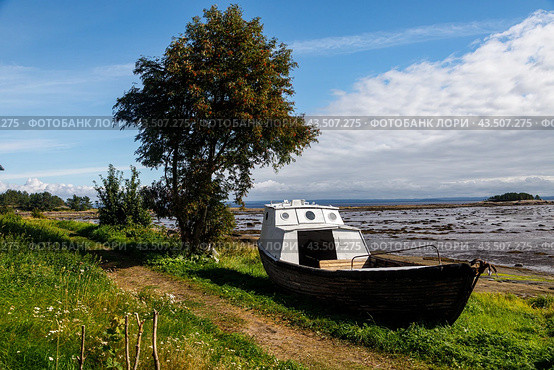 Лодка у берега Кий-острова. Онега, Белое море. Стоковое фото, фотограф Николай Гернет / Фотобанк Лори