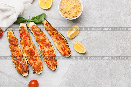 Лодочки из кабачков, фаршированные мясом, на светлом фоне. Стоковое фото, фотограф Pixel_shot / Фотобанк Лори