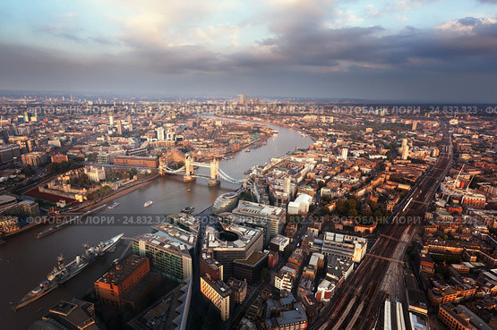 London aerial view with Tower Bridge in sunset time, UK (2014 год). Стоковое фото, фотограф Iakov Kalinin / Фотобанк Лори