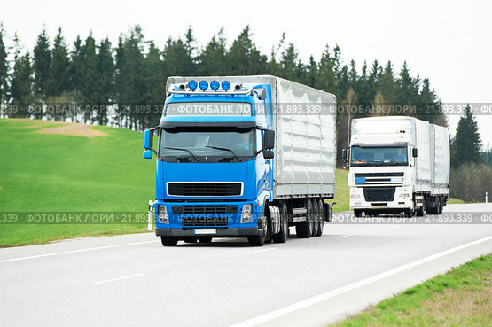 lorry truck on highway road. Стоковое фото, фотограф Дмитрий Калиновский / Фотобанк Лори