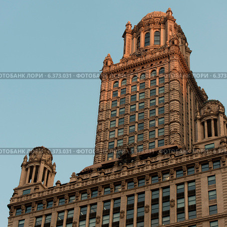 Low angle view of a building, Wabash Avenue, Chicago, Cook County, Illinois, USA. Стоковое фото, агентство Ingram Publishing / Фотобанк Лори
