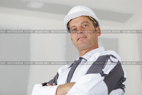 low angle view of middle aged male tradesman. Стоковое фото, агентство Ingram Publishing / Фотобанк Лори
