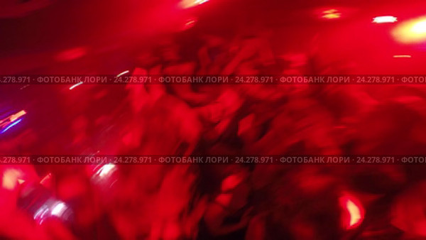 Люди танцуют на танцзале под веселую музыку (2016 год). Редакционное видео, видеограф Андрей Воробьев / Фотобанк Лори
