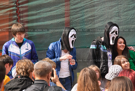 Люди в масках "Крик" на параде мыльных пузырей Dreamflash (2012 год). Редакционное фото, фотограф Алёшина Оксана / Фотобанк Лори