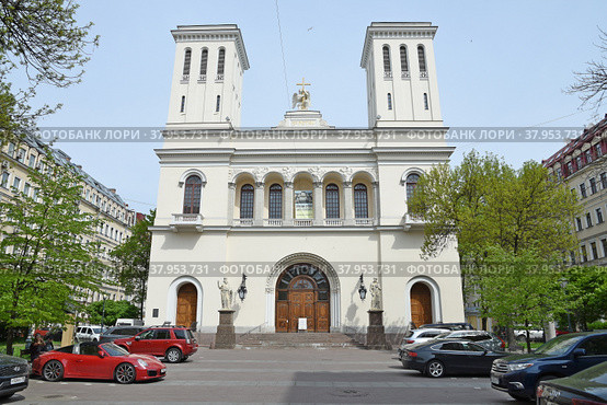 Лютеранская церковь Святых Петра и Павла (Петрикирхе). Санкт-Петербург. Невский проспект (2021 год). Редакционное фото, фотограф Евгений Кузнецов / Фотобанк Лори