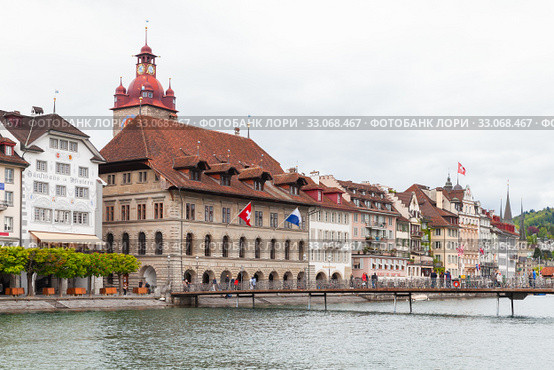 Luzerne landscape with old Town Hall clock tower (2017 год). Редакционное фото, фотограф EugeneSergeev / Фотобанк Лори