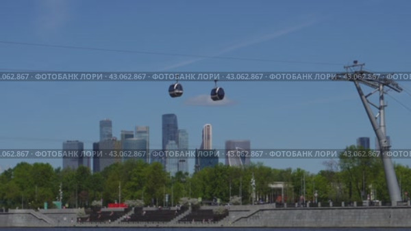 Luzhniki pier on the Moscow River on the background of the cable car and Moscow City. Russia. Moscow. 01.05.24 (2024 год). Редакционное видео, видеограф Ярославский Максим / Фотобанк Лори