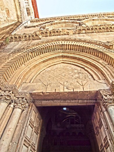 Main entrance to the Church of the Holy Sepulchre in old city of Jerusalem. Стоковое фото, агентство Ingram Publishing / Фотобанк Лори