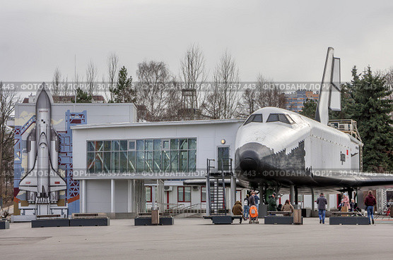 Макет космического корабля «Буран БТС-001» в натуральную величину на ВДНХ в Москве -  часть интерактивного музейного комплекса «Буран» (2019 год). Редакционное фото, фотограф Наталья Николаева / Фотобанк Лори
