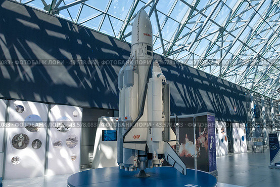 Макет  многоразовой транспортной космической системы (МКТС) «Энергия» — «Буран». Государственный музей истории космонавтики. Калуга (2024 год). Редакционное фото, фотограф Виктор Карасев / Фотобанк Лори