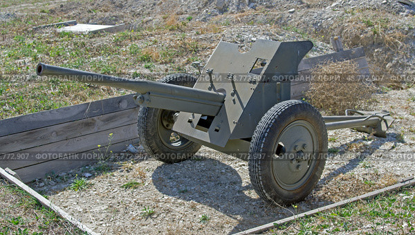 Макет – противотанковая пушка 53-К, калибр 45 мм. Old Soviet cannon WW2. (2017 год). Редакционное фото, фотограф Татьяна Д / Фотобанк Лори