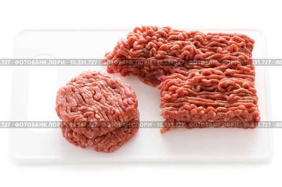 making hamburgers  ground beef isolated  white background. Стоковое фото, фотограф Lee Avison / PantherMedia / Фотобанк Лори