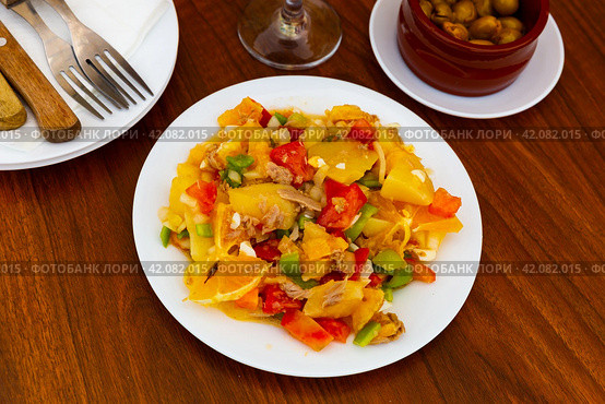 Malaga salad - Andalusian dish in Spain. Стоковое фото, фотограф Яков Филимонов / Фотобанк Лори
