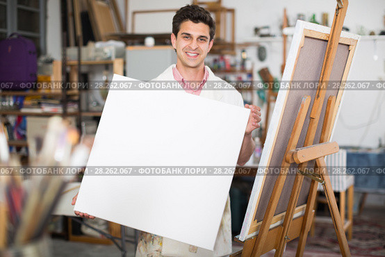 Male artist drawing in studio. Стоковое фото, фотограф Яков Филимонов / Фотобанк Лори