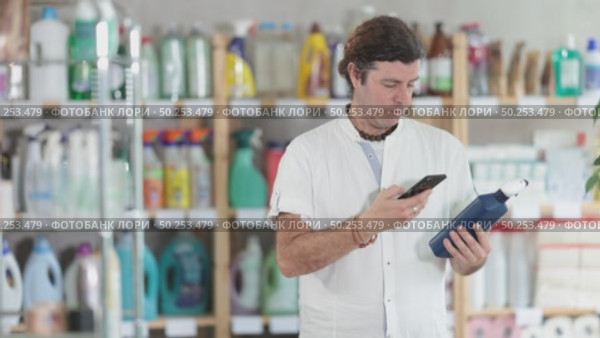 Man buyer scans qr code on tile cleaner spray label. Стоковое видео, видеограф Яков Филимонов / Фотобанк Лори
