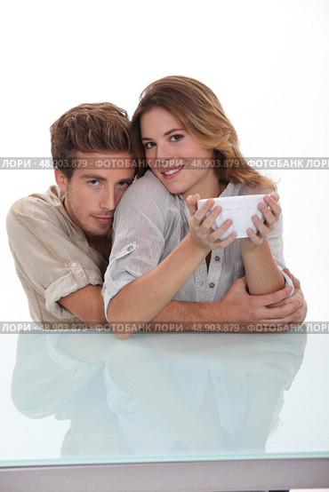 Man cuddling his girlfriend. Стоковое фото, агентство Ingram Publishing / Фотобанк Лори