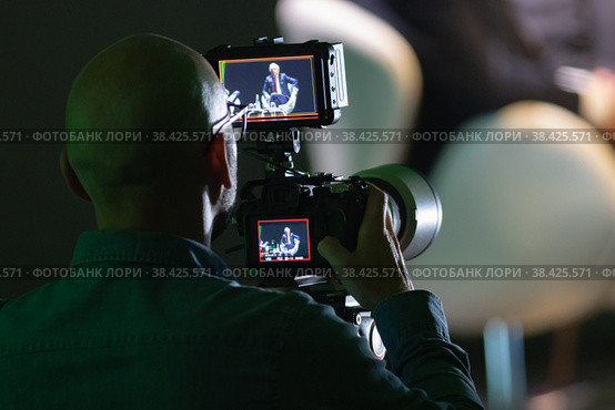 Man filming an old man on big camera. Стоковое фото, фотограф Константин Шишкин / Фотобанк Лори