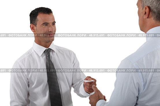 Man handing over his business card to a potential client. Стоковое фото, агентство Ingram Publishing / Фотобанк Лори