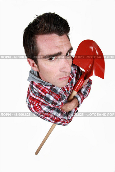 Man holding spade. Стоковое фото, агентство Ingram Publishing / Фотобанк Лори