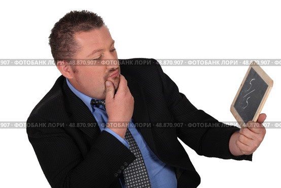Man looking at blackboard. Стоковое фото, агентство Ingram Publishing / Фотобанк Лори