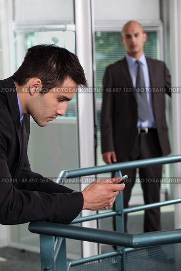 Man making a personal call at work. Стоковое фото, агентство Ingram Publishing / Фотобанк Лори