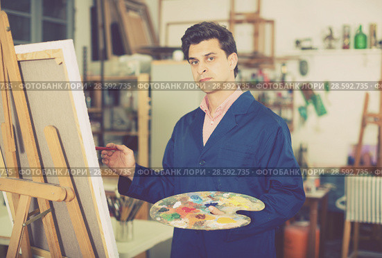 Man near easel painting on canvas. Стоковое фото, фотограф Яков Филимонов / Фотобанк Лори