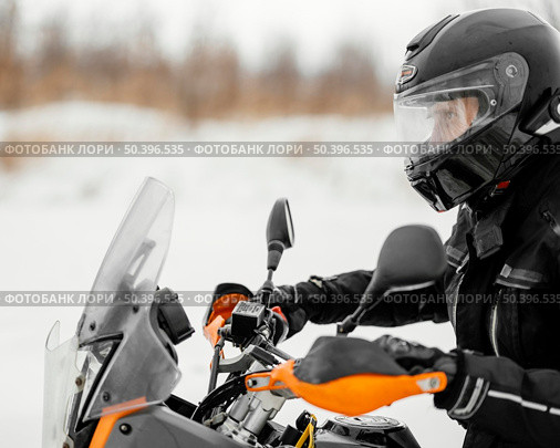 man riding motorcycle winter day 2. Стоковое фото, агентство Ingram Publishing / Фотобанк Лори