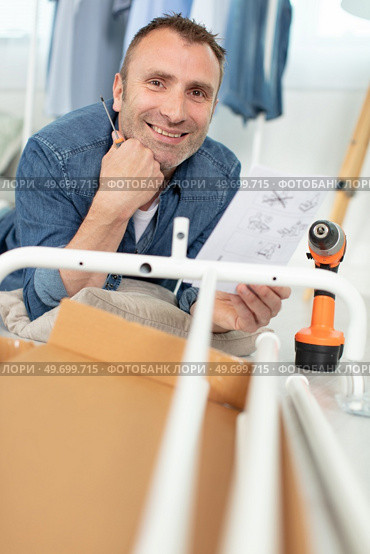 man smiling with the drill. Стоковое фото, агентство Ingram Publishing / Фотобанк Лори