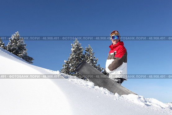 Man snowboarding. Стоковое фото, агентство Ingram Publishing / Фотобанк Лори