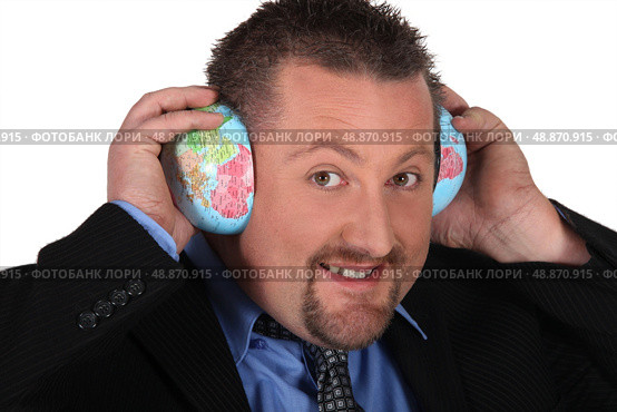 Man using the world as a pair of ear defenders. Стоковое фото, агентство Ingram Publishing / Фотобанк Лори