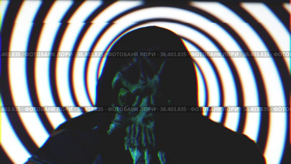 Man with demonic mask against monochromatic rotating spiral Seamless Loop. Стоковое видео, видеограф Mihail Mihaylov / Фотобанк Лори