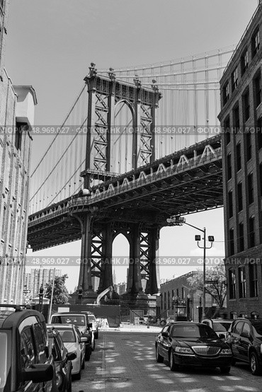 Manhattan Bridge at Brooklyn street New York city US. Стоковое фото, агентство Ingram Publishing / Фотобанк Лори