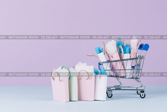 many colorful paper shopping bags cart. Resolution and high quality beautiful photo. many colorful paper shopping bags cart. High quality beautiful photo concept. Стоковое фото, агентство Ingram Publishing / Фотобанк Лори