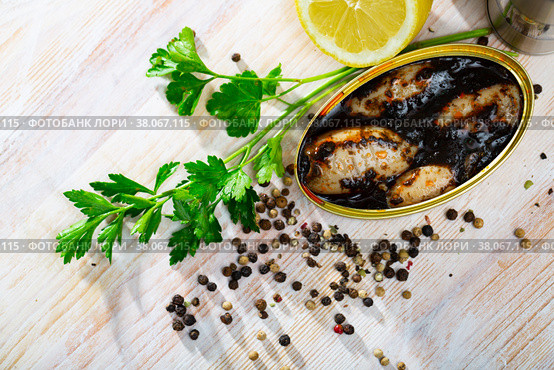 Marinated chipirones in ink with greens and lemon. Стоковое фото, фотограф Яков Филимонов / Фотобанк Лори