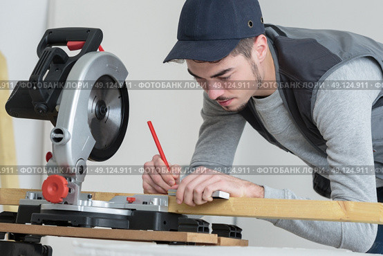 marking the precise spot. Стоковое фото, агентство Ingram Publishing / Фотобанк Лори