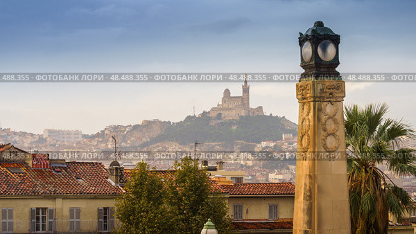 MARSEILLE, FRANCE - 10 Nov 2018 - Panoramic view on the city and the Basilique Notre-Dame de la Garde. Стоковое фото, фотограф Сергей Богомяко / Фотобанк Лори