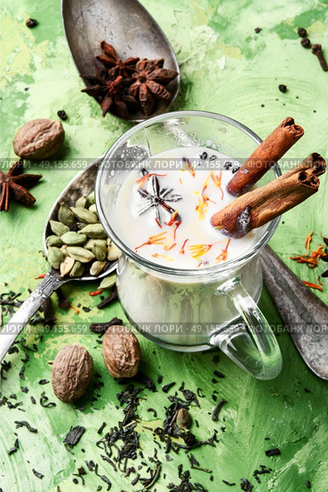 Masala tea ingredients. glass of Indian tea with milk and spicy spices. Стоковое фото, агентство Ingram Publishing / Фотобанк Лори