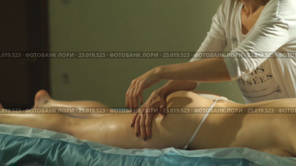 Массаж ягодиц. Стоковое видео, видеограф Виктор Аллин / Фотобанк Лори