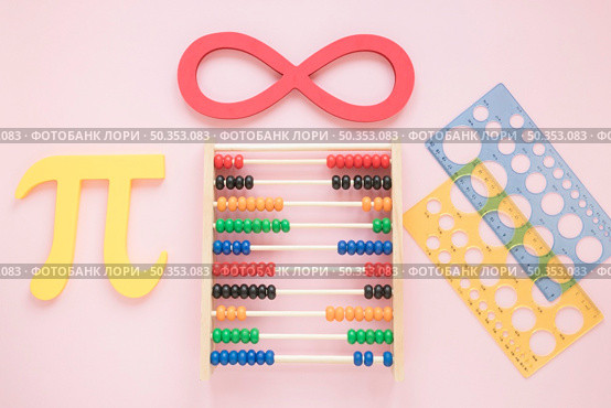 math rulers supplies with science symbols abacus. Стоковое фото, агентство Ingram Publishing / Фотобанк Лори