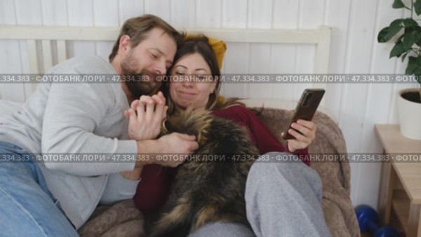Mature couple hugging hugging each other kissing at home bedroom. Intimate Moment. Tender embrace shared between a loving middle age man and woman, husband and wife. Deep love. Low key, cinematic. Стоковое видео, видеограф Марина Демидюк / Фотобанк Лори