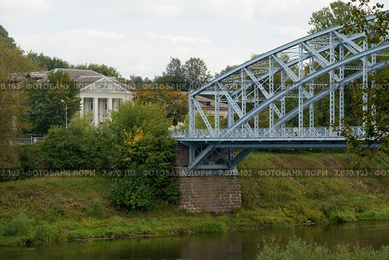 Медико-Санитарная часть. Мост Белелюбского. Боровичи (2014 год). Стоковое фото, фотограф Александр Щепин / Фотобанк Лори