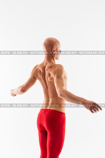 medium shot fit man posing. Стоковое фото, агентство Ingram Publishing / Фотобанк Лори