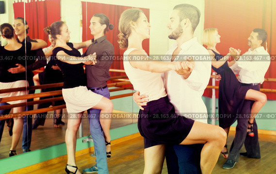men and women enjoying of tango in class. Стоковое фото, фотограф Яков Филимонов / Фотобанк Лори