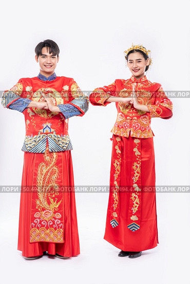 Men and women wear qipao to pay their respects. Isolated on white background. Стоковое фото, агентство Ingram Publishing / Фотобанк Лори